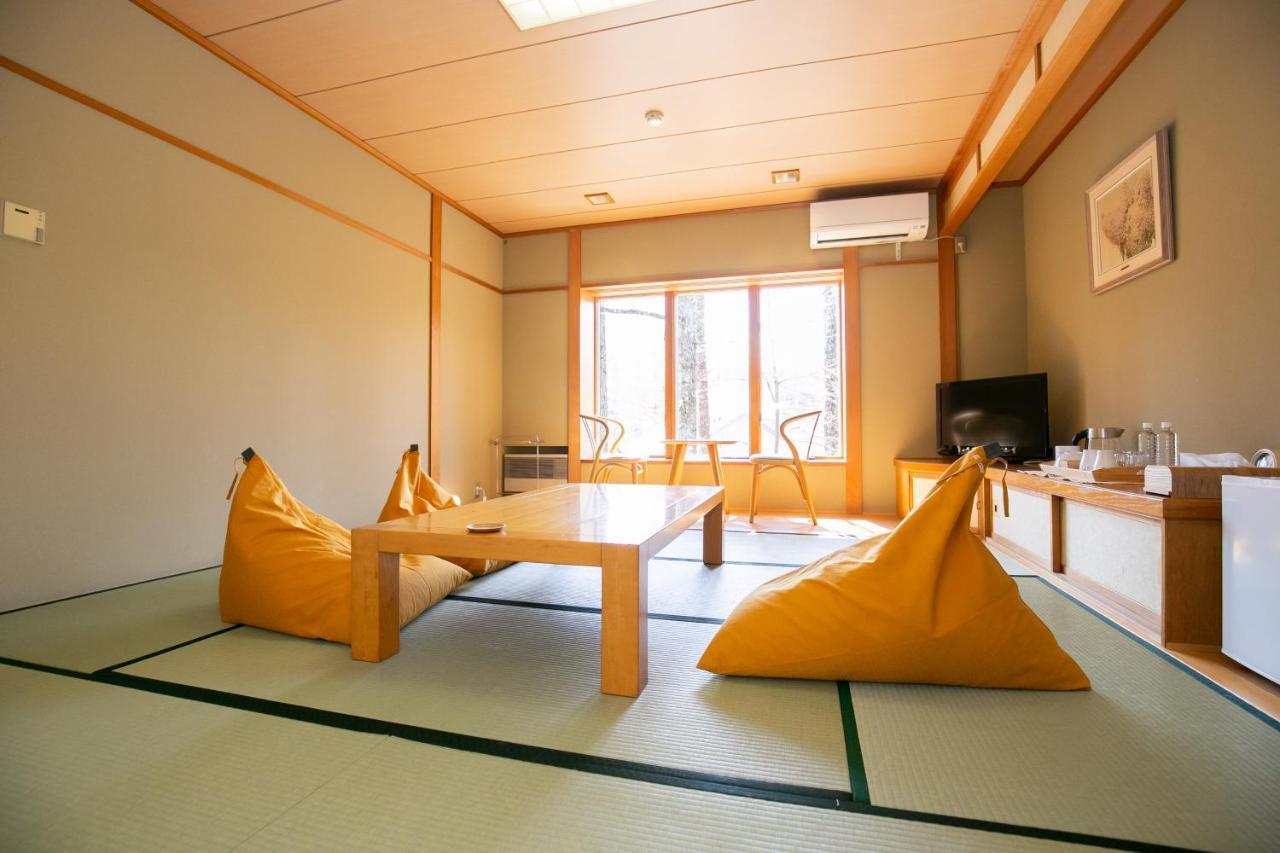 Ryosha Tsukiakari Bed & Breakfast Yamanakako Exterior foto